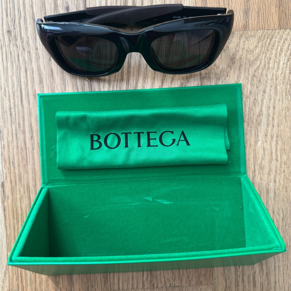 Bottega Green Sunglasses with Case
